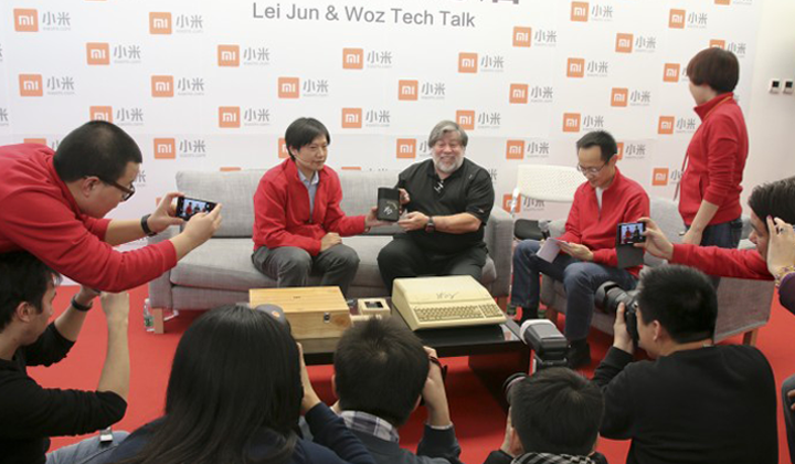 Apple Co-Founder Steve Wozniak နှင့်အတူ Tech Talk ပွဲ၌တွေ့ရစဉ်